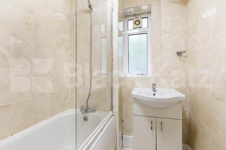			3 Bedroom, 1 bath, 1 reception Flat			 Robert Street, Mornington Cresent